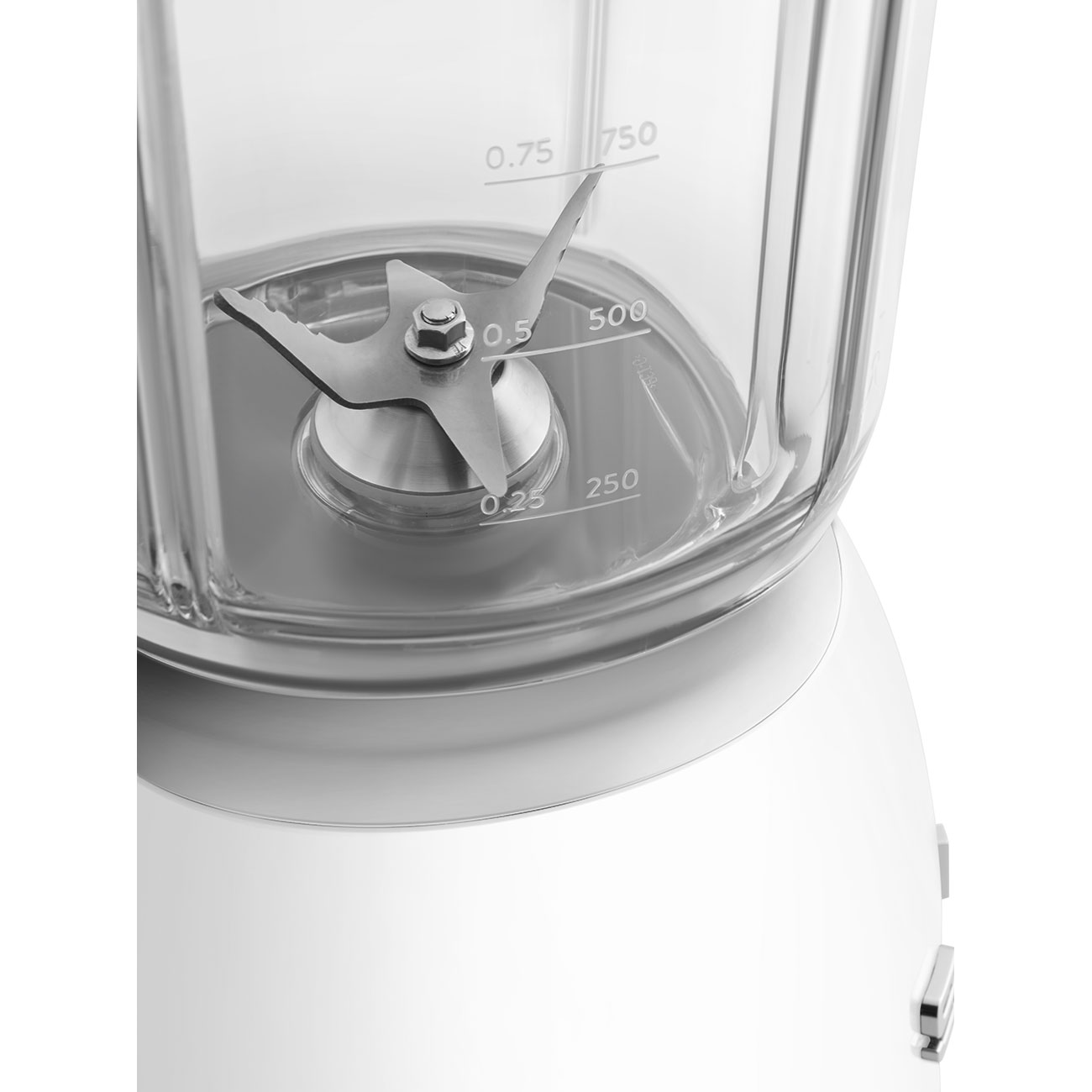 White jug blender by Smeg - BLF03WHUK_4