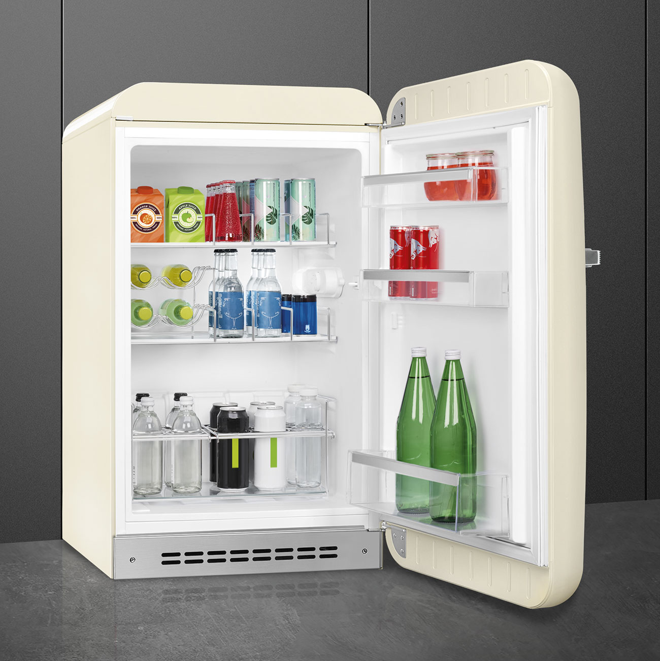 Creme Retro-Kühlschränke von Smeg_10