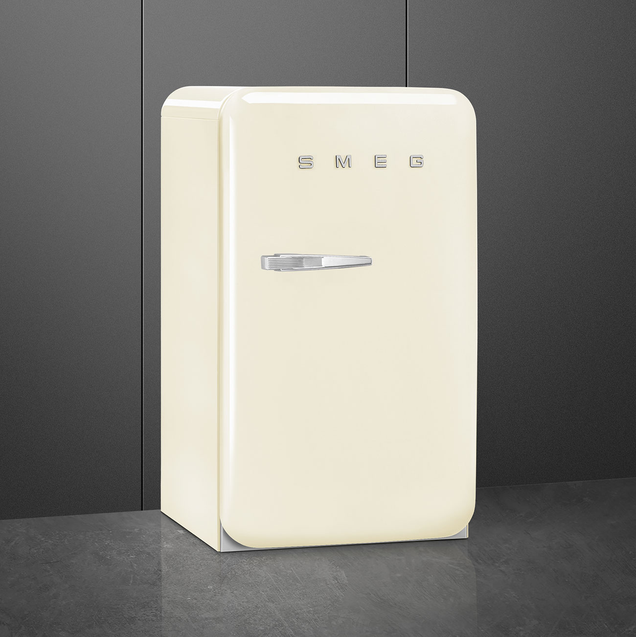Creme Retro-Kühlschränke von Smeg_3