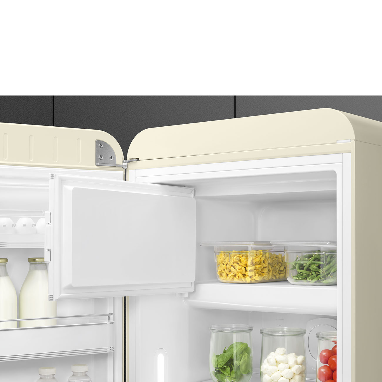 Creme Retro-Kühlschränke von Smeg_6
