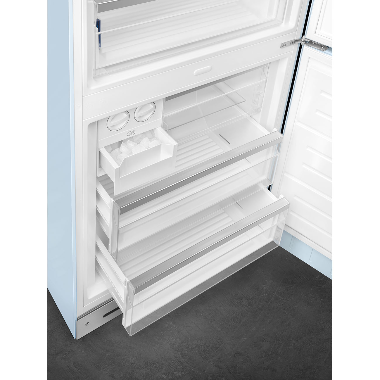 Pastellblau Retro-Kühlschränke von Smeg_10