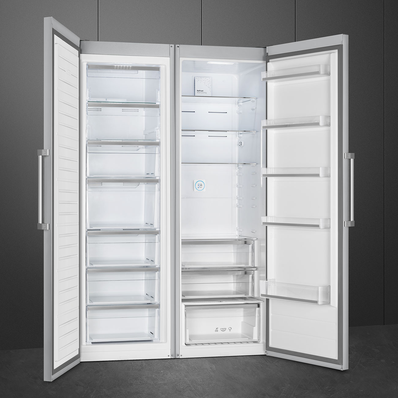Single door Free Standing freezer- Smeg_3